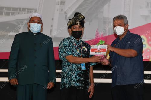 DATUK DR NOOR ZARI HAMAT