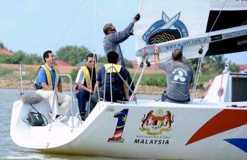 TR04_03122012_PIALA_CORONATION
