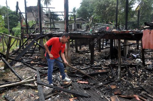 TR04_04022018_RUMAH_TERBAKAR