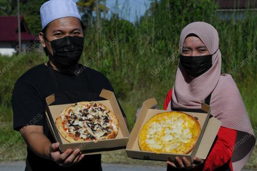 PIZA DURIAN DAN DAGING SALAI