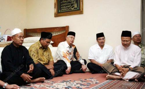 MOHD NAJIB TUN ABDUL RAZAK