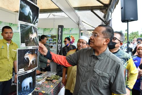 DATUK SERI DR AHMAD SAMSURI MOKHTAR