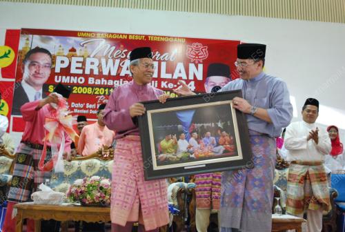 DATUK SERI HISHAMMUDDIN TUN HUSSEIN