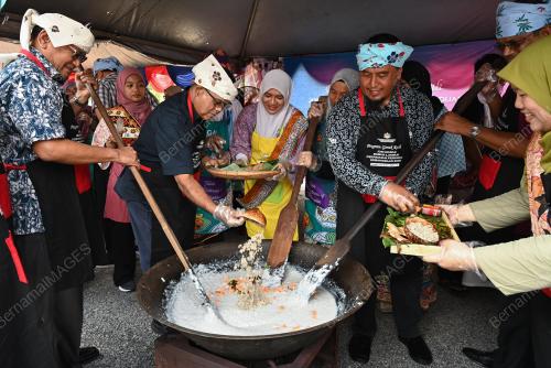DATUK AARON AGO DAGANG