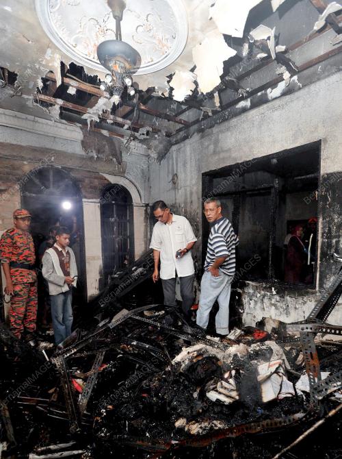 TR04_08082012_TERBAKAR
