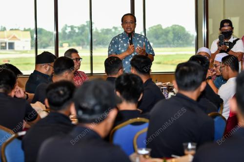 DATUK SERI DR AHMAD SAMSURI MOKHTAR