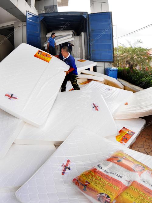 TR04_09012014_BANTUAN_BANJIR
