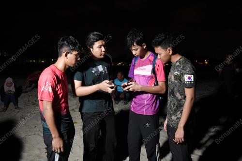 DUA LELAKI DIKHUATIRI LEMAS DI PANTAI