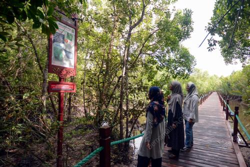 TANAH BENCAH SETIU