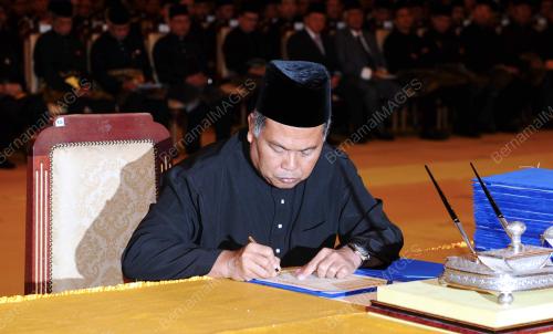 TR04_11052013_ANGKAT_SUMPAH