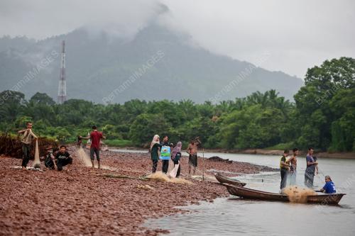 PESTA MENJALA DAN MEMUKAT IKAN