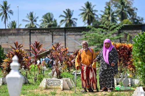 KEBUMI DUA BERADIK LEMAS