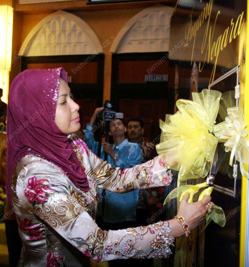 TUANKU NUR ZAHIRAH