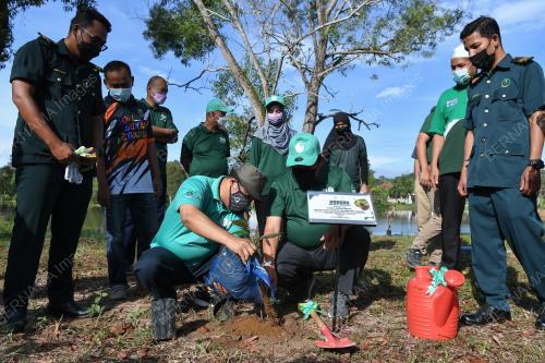 KEMPEN 100 JUTA POKOK