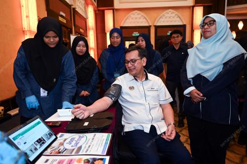 NIK KAMARUZAMAN NIK HUSIN