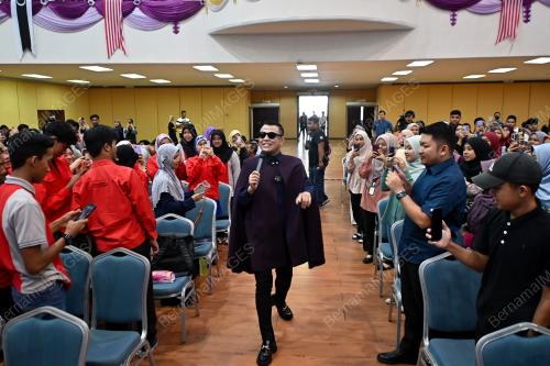 DATUK AZNIL NAWAWI