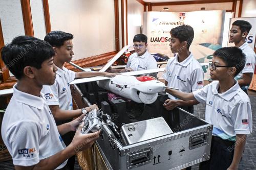 PENDIDIKAN PESAWAT UDARA TANPA PEMANDU