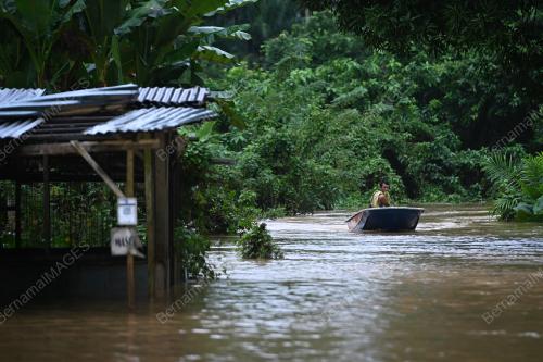 BANJIR KAMPUNG PENGKALAN AJAL