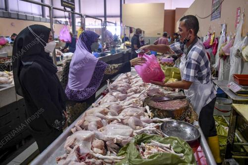 BEKALAN BAHAN MENTAH MENCUKUPI MENJELANG RAMADAN