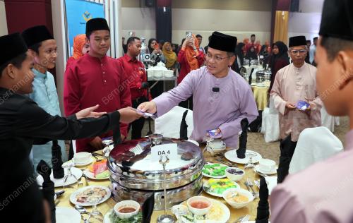 DATUK DR MOHD NA'IM MOKHTAR