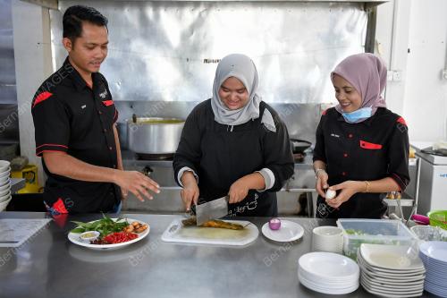 SAMSUL ZAM ZAM PAAN