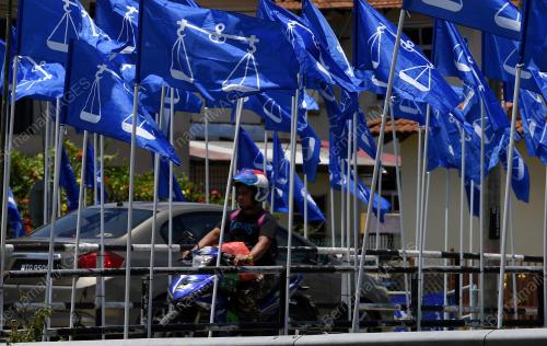 TR04_17042018_BENDERA