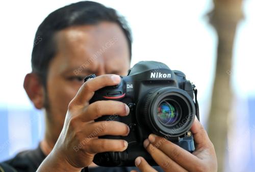 TR04_18032012_KAMERA_NIKON