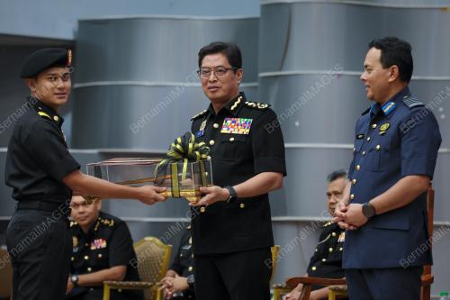 TAN SRI AZAM BAKI