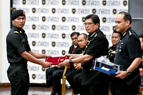 TAN SRI AZAM BAKI
