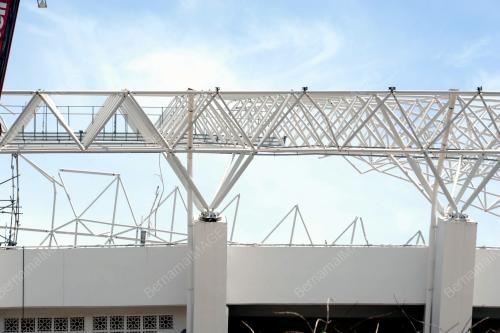 TR04_20022013_STADIUM_RUNTUH