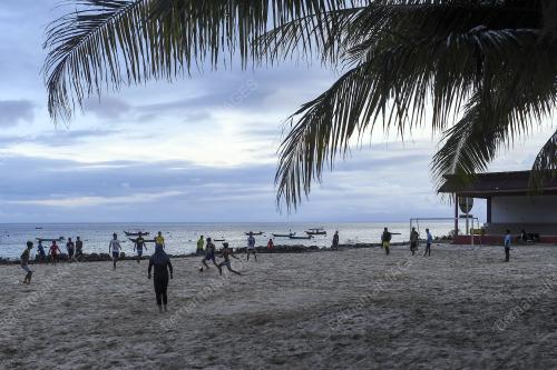 GADIS PULAU MAIN BOLA