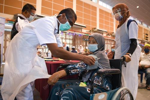 VAKSIN COVID-19 WARGA EMAS