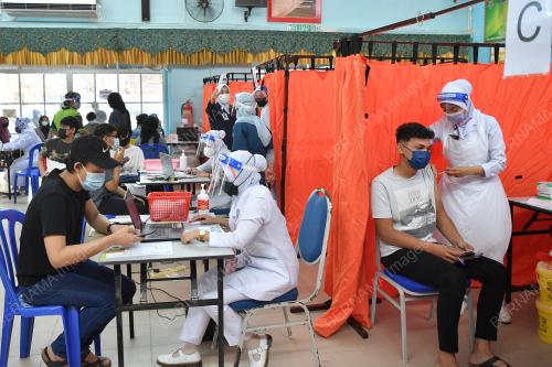 VAKSINASI PELAJAR SEKOLAH MENENGAH
