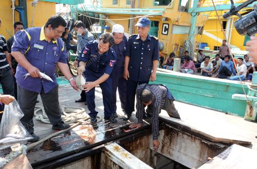TR04_23092013_TAHAN_NELAYAN
