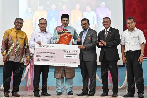 DATUK DR ADNAN MAT
