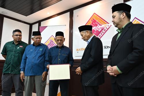 PENYERAHAN ZAKAT PERNIAGAAN
