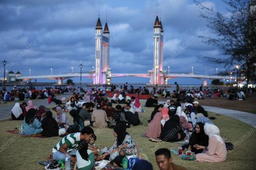 BERBUKA PUASA