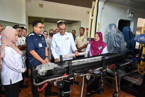 DATUK SERI DR DZULKEFLY AHMAD