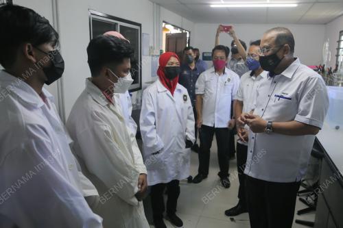 DATUK AHMAD AMZAD HASHIM