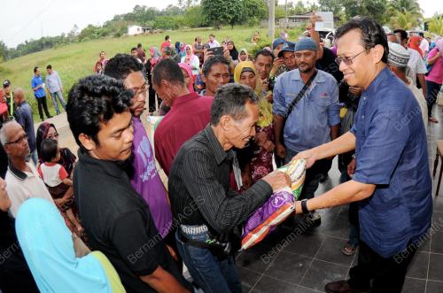 TR04_24122013_SUMBANGAN_BERAS