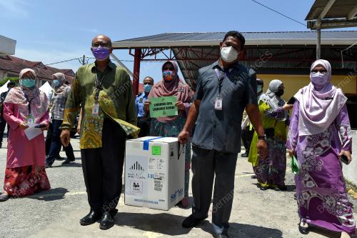TERENGGANU: VAKSIN COVID-19