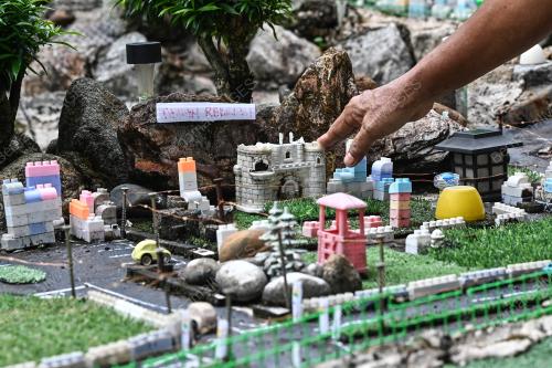 LAMAN TAMAN BANDAR UNTUK 14 CUCU
