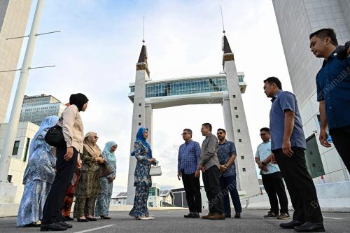 SULTANAH NUR ZAHIRAH