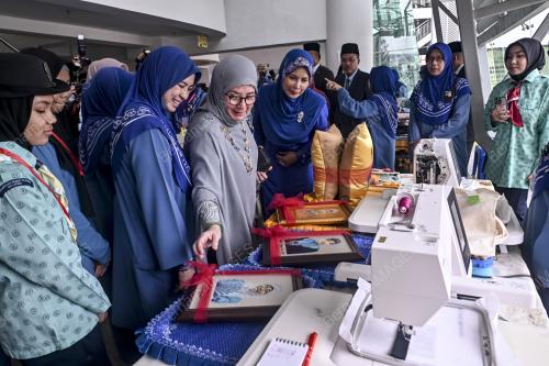 TUNKU HAJAH AZIZAH AMINAH MAIMUNAH ISKANDARIAH