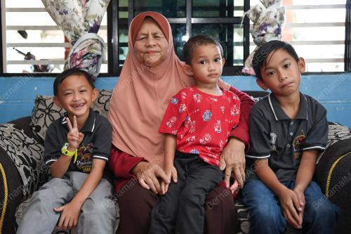 KAWAT SAMPAI SUMBANGAN KEPADA ANAK YATIM