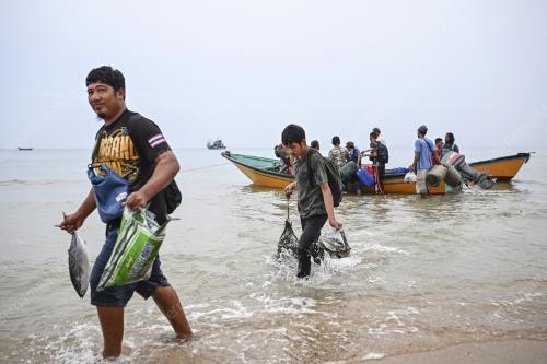 PENDUDUK SETIU DAPATKAN BEKALAN IKAN SEGAR DAN MURAH