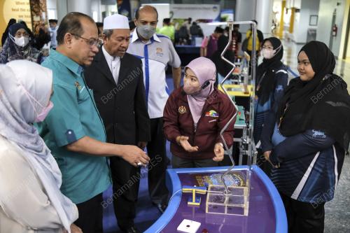 DATUK AHMAD AMZAD HASHIM