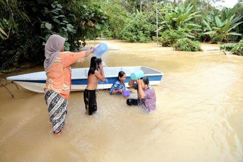 TR04_26122012_DUNGUN_BANJIR