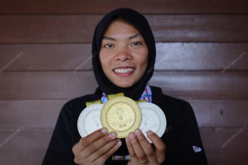 NUR AISYAH MOHAMAD ZUBIR