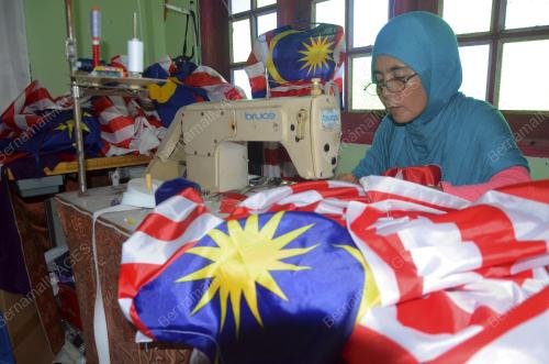 TR04_27082018_BAJU_JALUR_GEMILANG